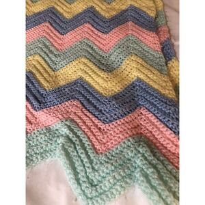 Four toned Chevron Pretty‎ Pink Blue Yellow Green Vintage Afghan Throw Blanket